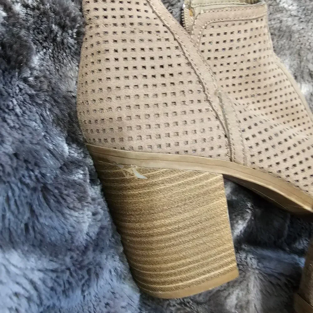 Dolce Vita Chunky Heel Laser Cut Wedge Ankle Boots Size 9